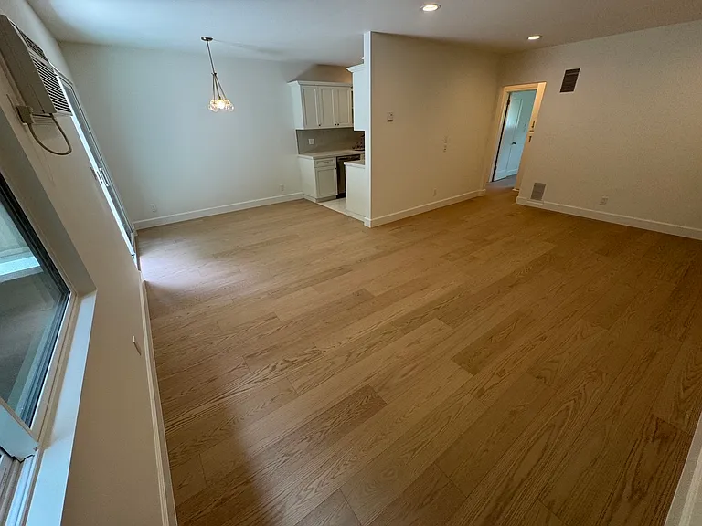 Primrose Ave — Photo 1
