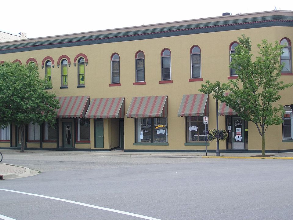 2nd image of 105 Portage Ave