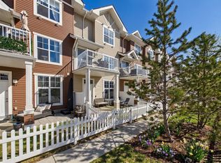 47 Toscana Gdns S, Calgary, AB T3L 3C2