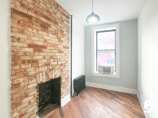 Rented by REZI | media 13