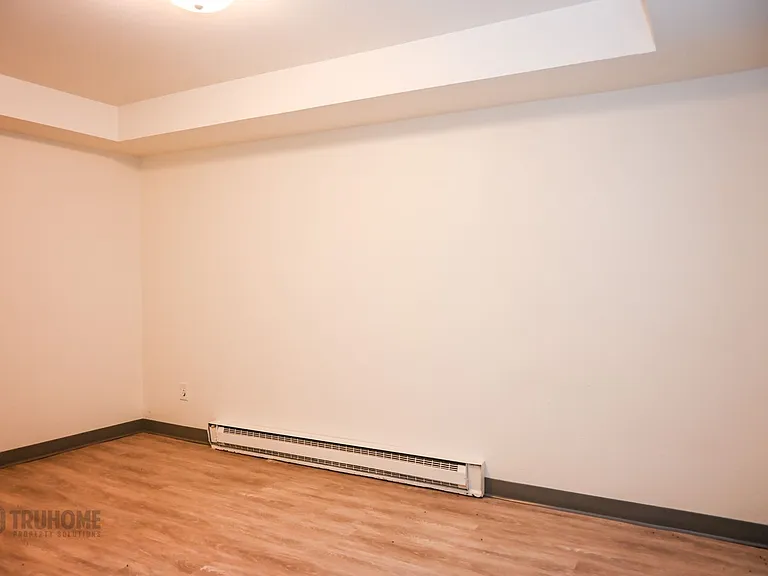 315 Summit Ave Tri-Plex — Photo 11