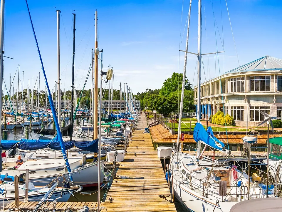 6112 Harbourside Dr