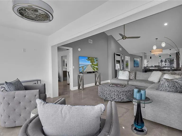 10684 Gulf Shore Dr #B-302 — Photo 14
