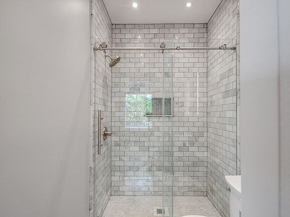 5th image of 8 R St NW #1