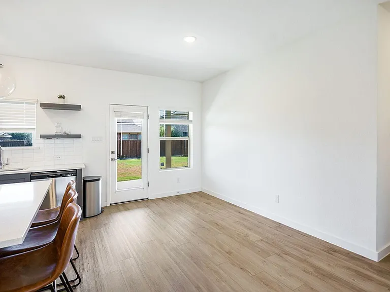 2608 Ontario Dr — Photo 8