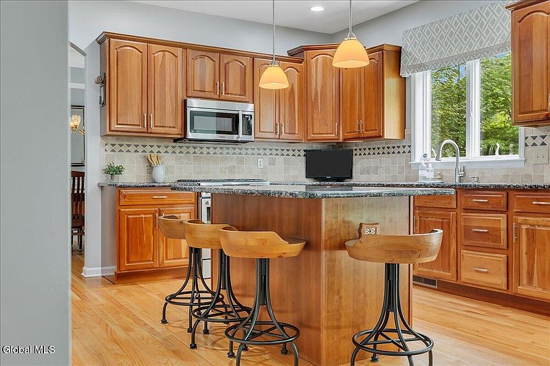 5th image of 11 Brookhaven Lane