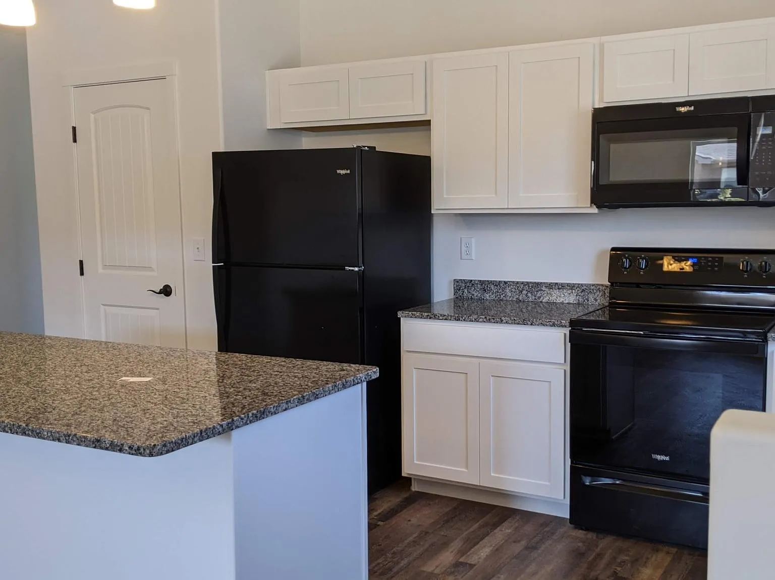 3 bed, 1483 sqft, $2,200 — Photo 3