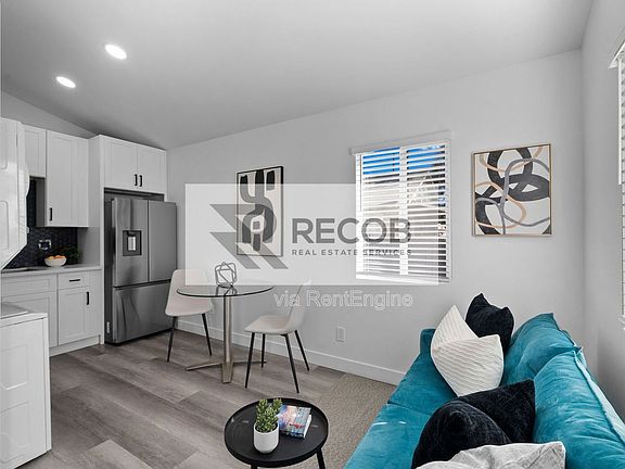 2nd image of 1638 Elm Ave Unit 2