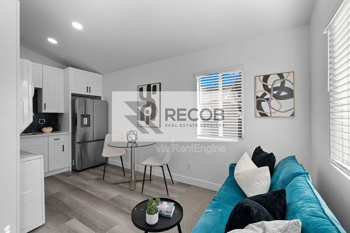 Building Photo - 1638 Elm Ave #2