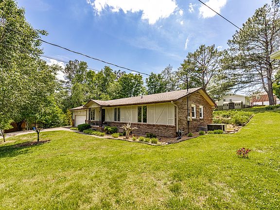 3rd image of 204 Bryan House Dr