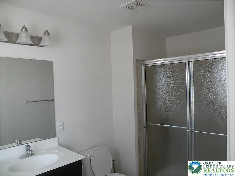 6092 Valley Forge Dr — Photo 8