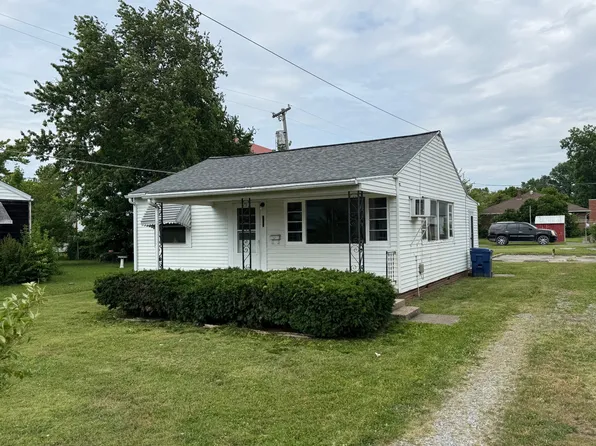 210 7th St, Carmi, IL 62821