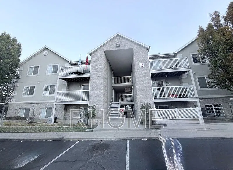 1334 W 1480 N