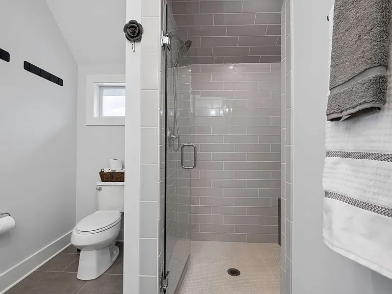 1125 Chester Ave #11 — Photo 19