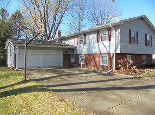 2381 Warwick Dr, Decatur, IL 62521