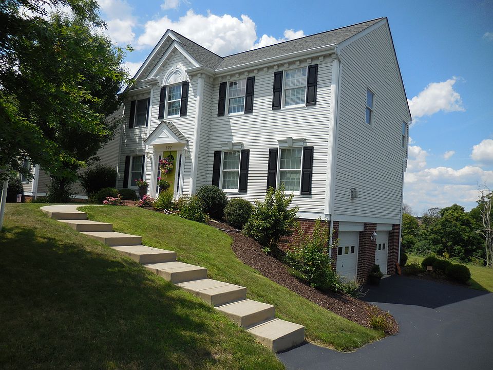 2nd image of 107 Chestnut Ct