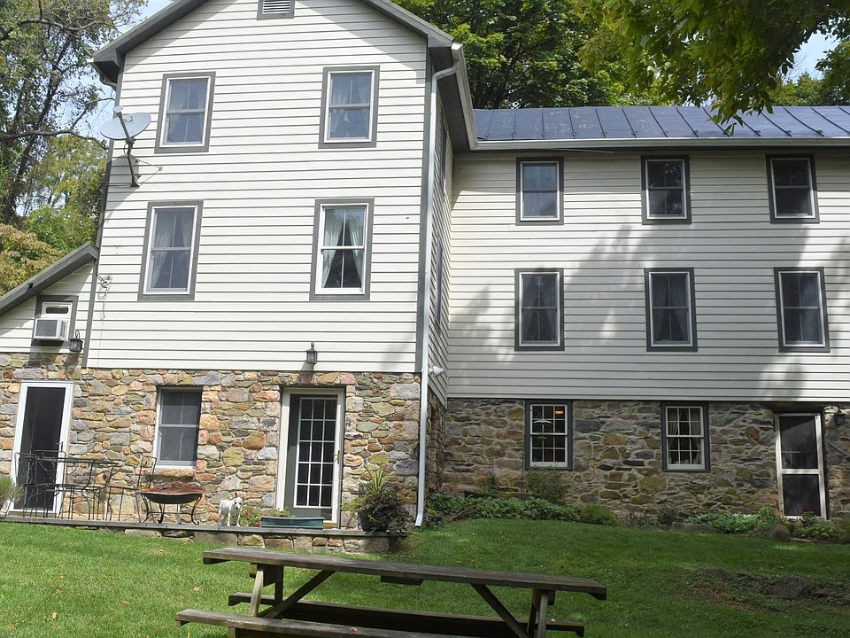 The rear of the house. The two-hundred year old section (all