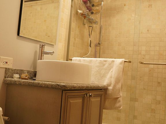 5th image of 707 W Diversey Pkwy APT I