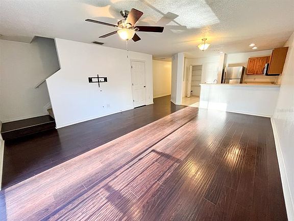 5th image of 4407 Silver Falls Dr