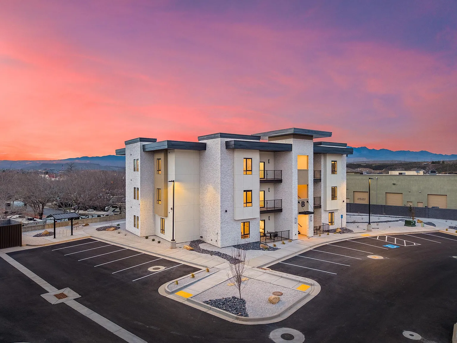 Mountain View Apartments - A-204 — Photo 4