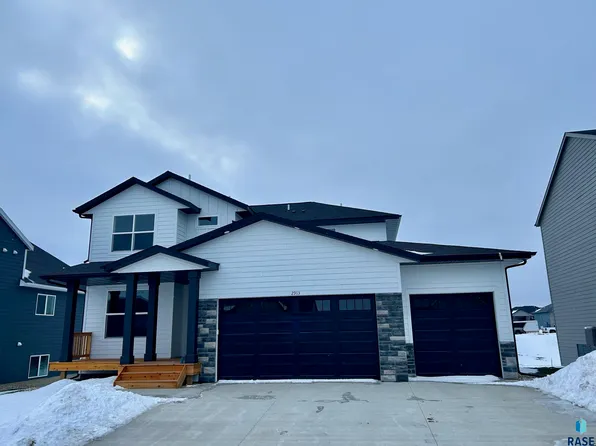 2913 S Copper Creek Ave, Sioux Falls, SD 57110