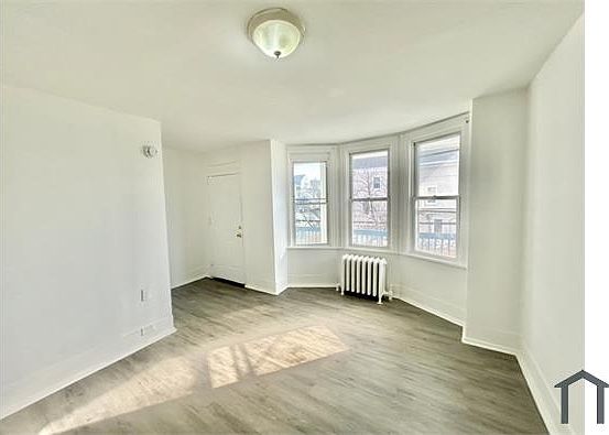 1st image of 2827 Arctic Ave Floor 2