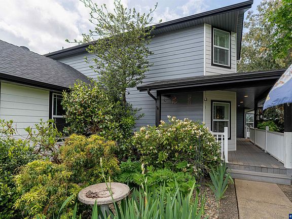 3rd image of 36292 Hillside Ln
