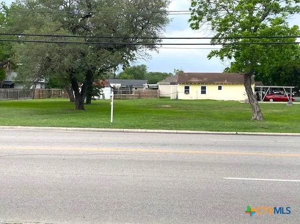 1008 E Red River St, Victoria, TX 77901