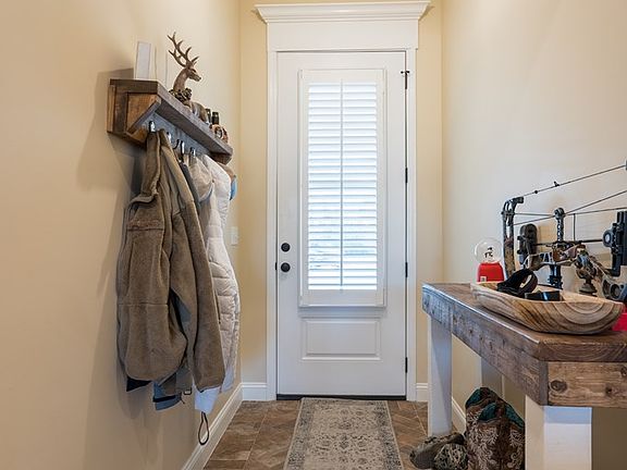 3rd image of 3962 Bettys Pl