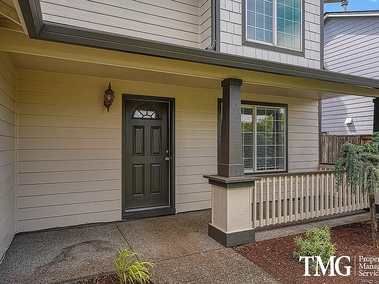 17015 NE 31st Way — Photo 1