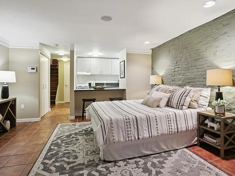 1708 Johnson Ave NW #B — Photo 2