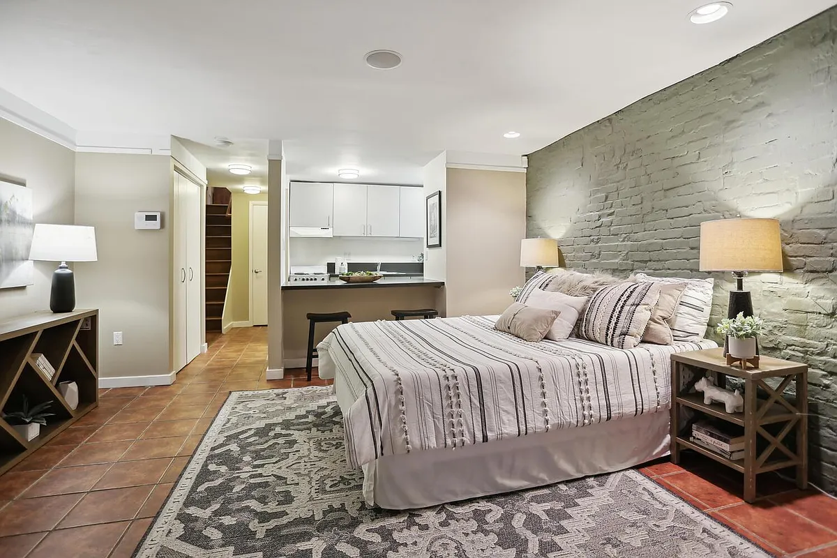 Building Photo - 1708 Johnson Ave NW #B