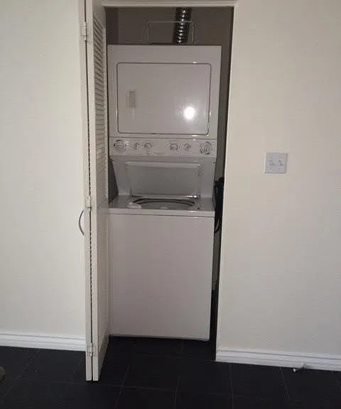 Washer / Dryer In Unit