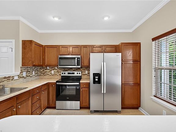 3rd image of 822 Central Park Ave
