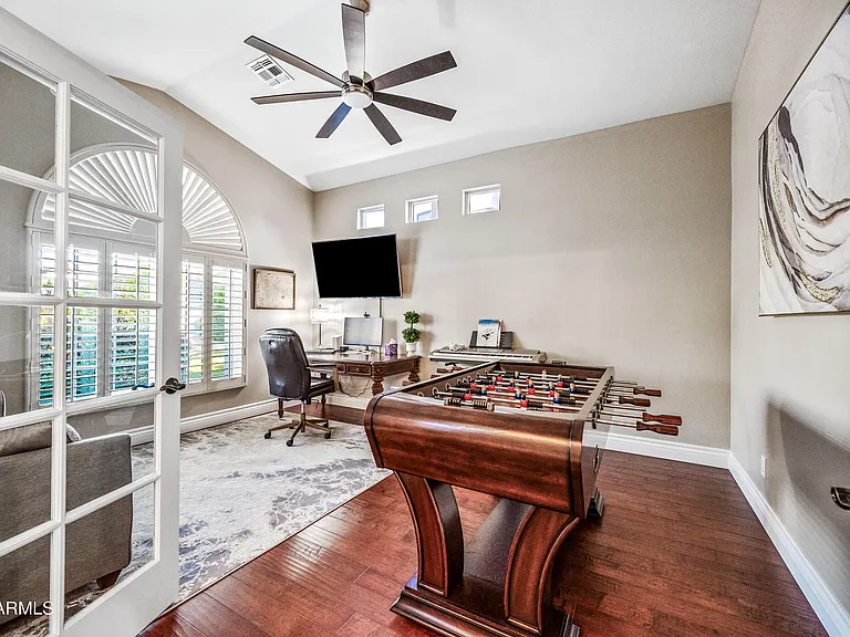1817 E Willow Tree Ct — Photo 76