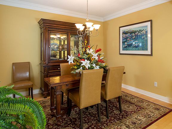 5th image of 326 Venetian Dr