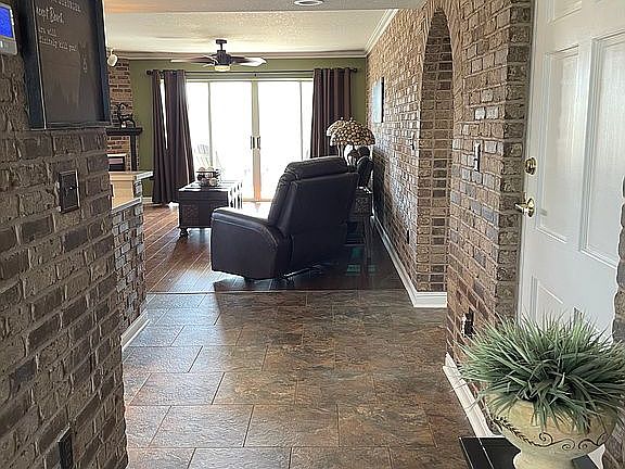 5th image of 503 Dollywood Ln