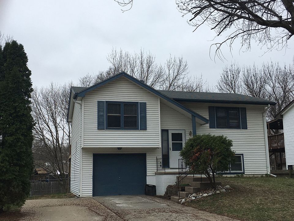 1st image of 122 Hillcrest Ave