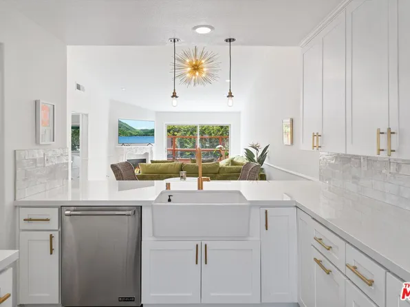 229 Villa Point Dr, Newport Beach, CA 92660