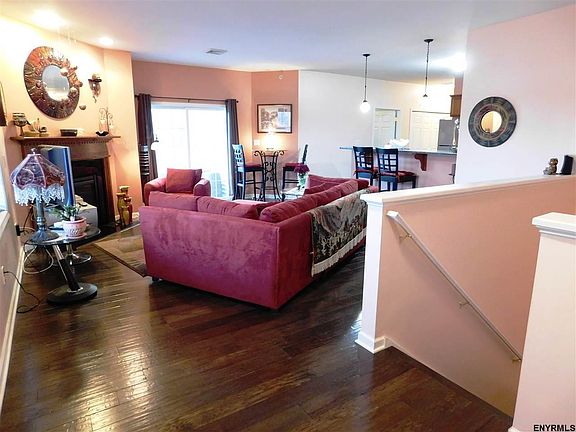 3rd image of 404 Avalon Pl