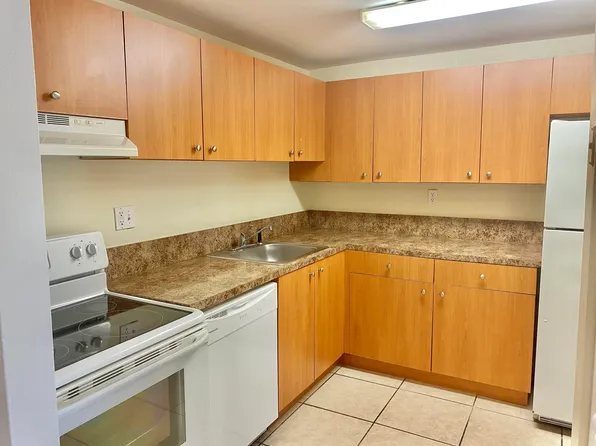405 Executive Center Dr APT 208, West Palm Beach, FL 33401