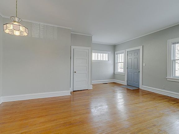 3rd image of 4220 Cedar Ave S