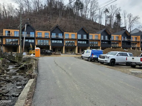 215 Circle Dr #2, Gatlinburg, TN 37738