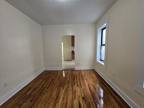 4th image of 542 Parkside Ave APT A4