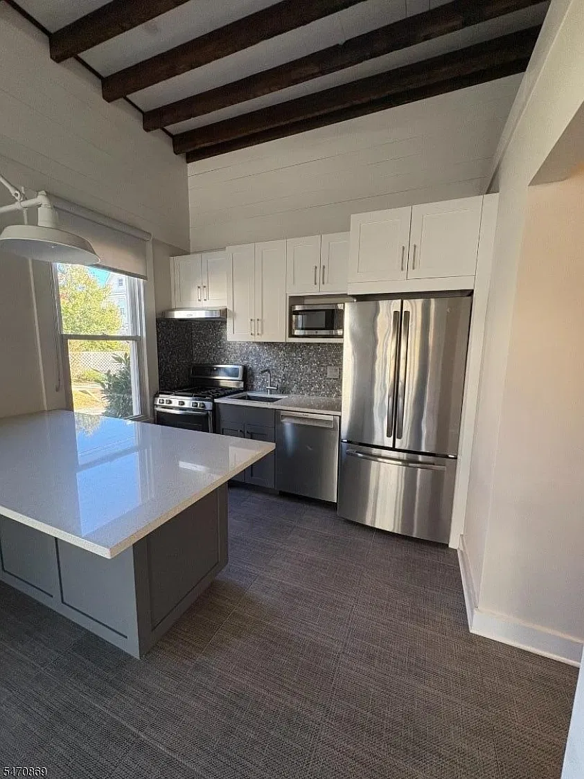 1 bed, 1.0 bath, $1,950 — Photo 3