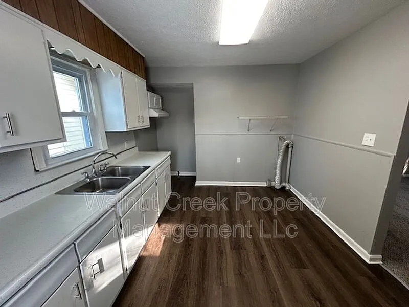 3 bed, 1.0 bath, 950 sqft, $1,295 — Photo 3