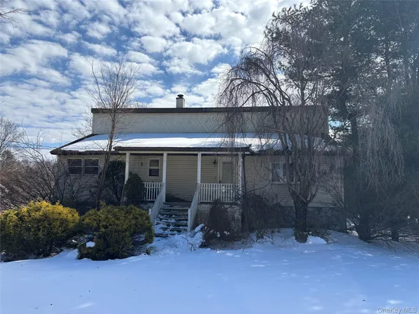 83 Smith Road, Poughkeepsie, NY 12603