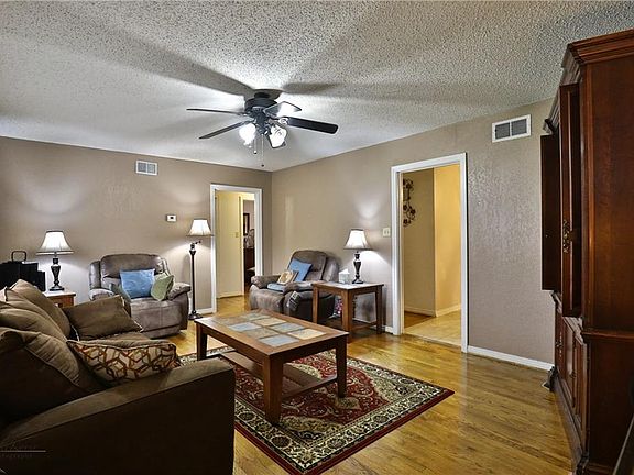 3rd image of 1833 Edgemont Dr