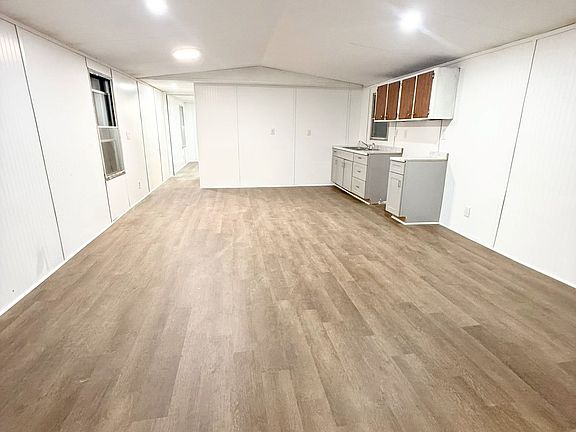 3rd image of 2081 Oakshire Rd #45