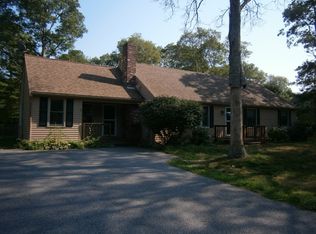 8 Luscombe Ln, Sandwich, MA 02563